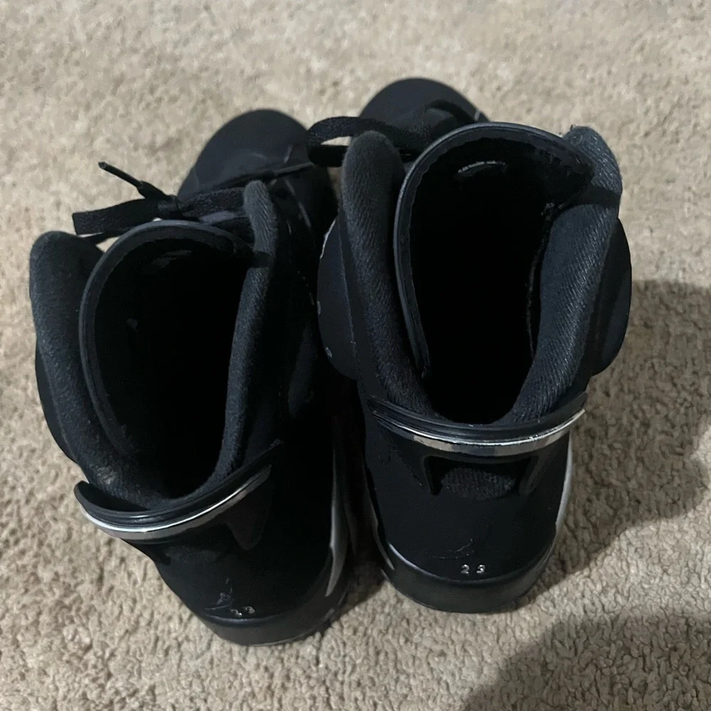 Jordan 6 - Picture 2 of 4